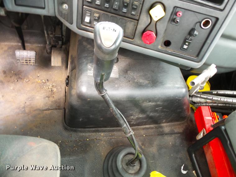 image for item L3550 2006 International TranStar 8600 semi truck