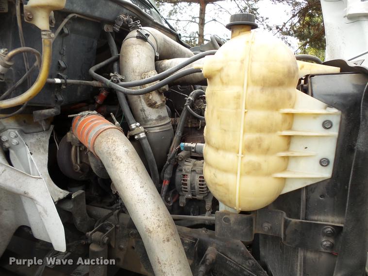 image for item L3550 2006 International TranStar 8600 semi truck