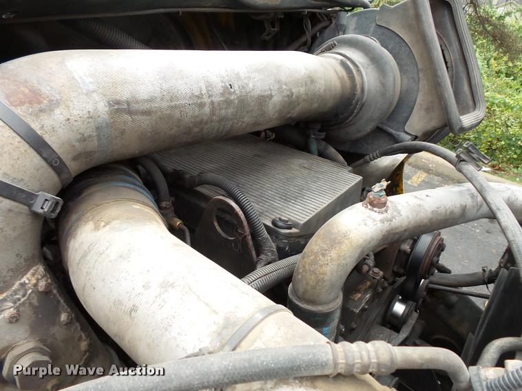 image for item L3550 2006 International TranStar 8600 semi truck