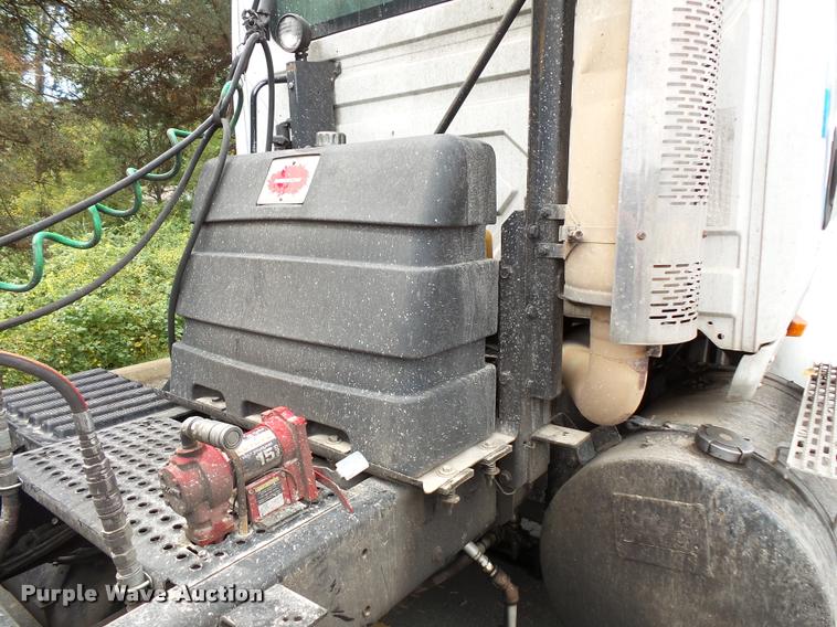 image for item L3550 2006 International TranStar 8600 semi truck