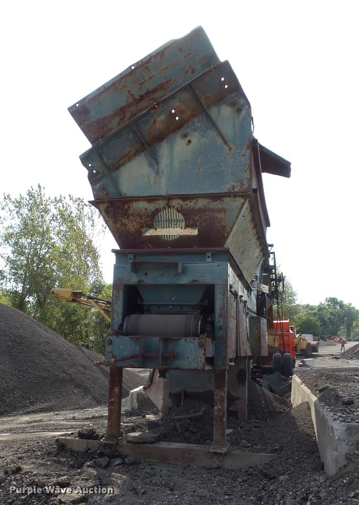 image for item L4340 Power Screen rock screen with hydraulic conveyor