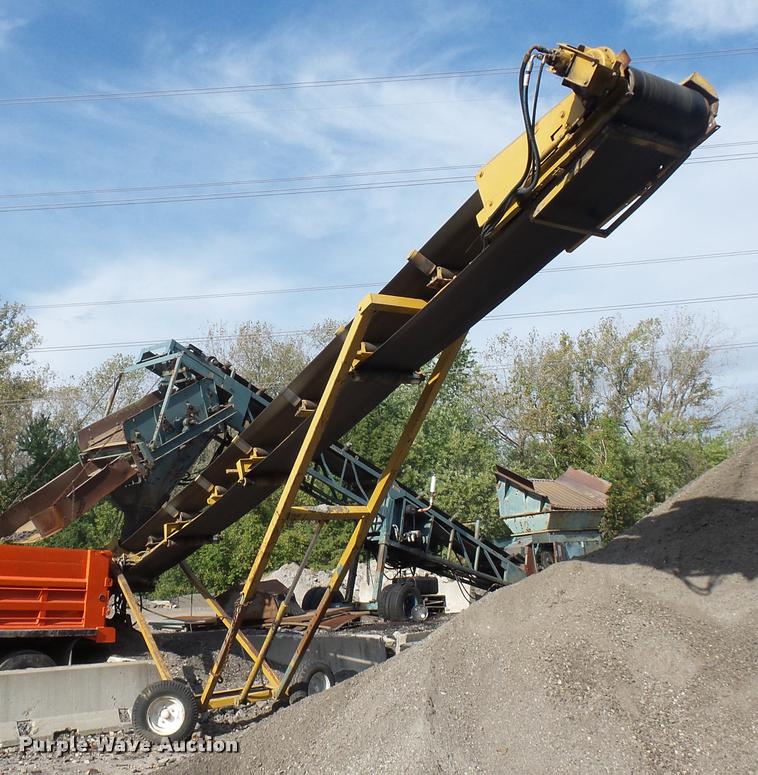 image for item L4340 Power Screen rock screen with hydraulic conveyor