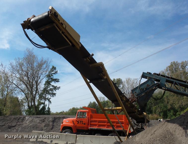 image for item L4340 Power Screen rock screen with hydraulic conveyor