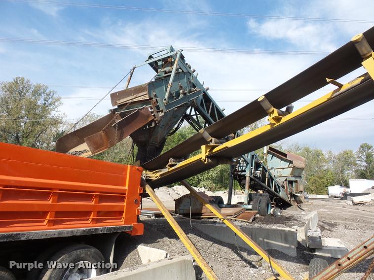 image for item L4340 Power Screen rock screen with hydraulic conveyor