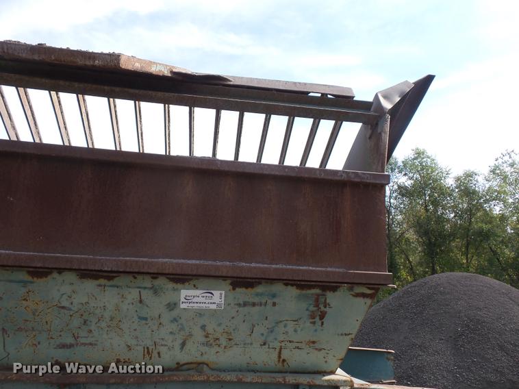 image for item L4340 Power Screen rock screen with hydraulic conveyor