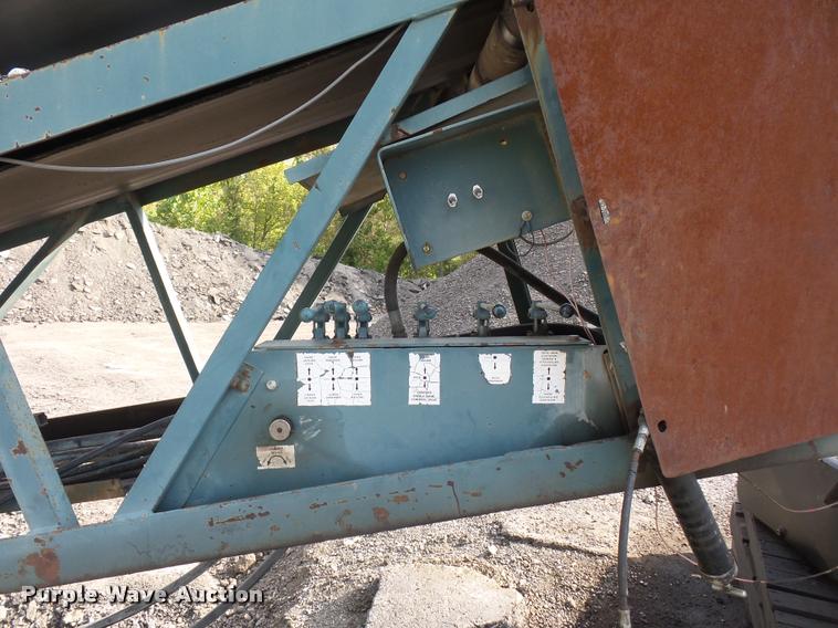 image for item L4340 Power Screen rock screen with hydraulic conveyor