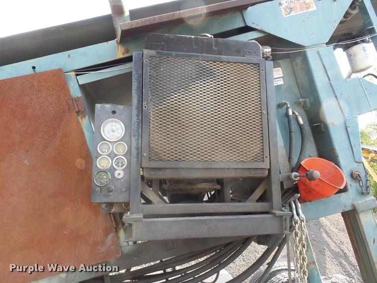 image for item L4340 Power Screen rock screen with hydraulic conveyor