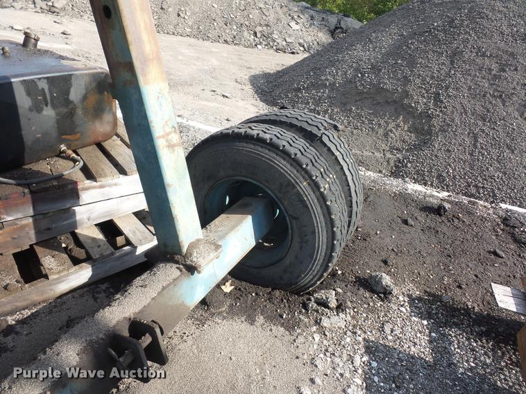 image for item L4340 Power Screen rock screen with hydraulic conveyor