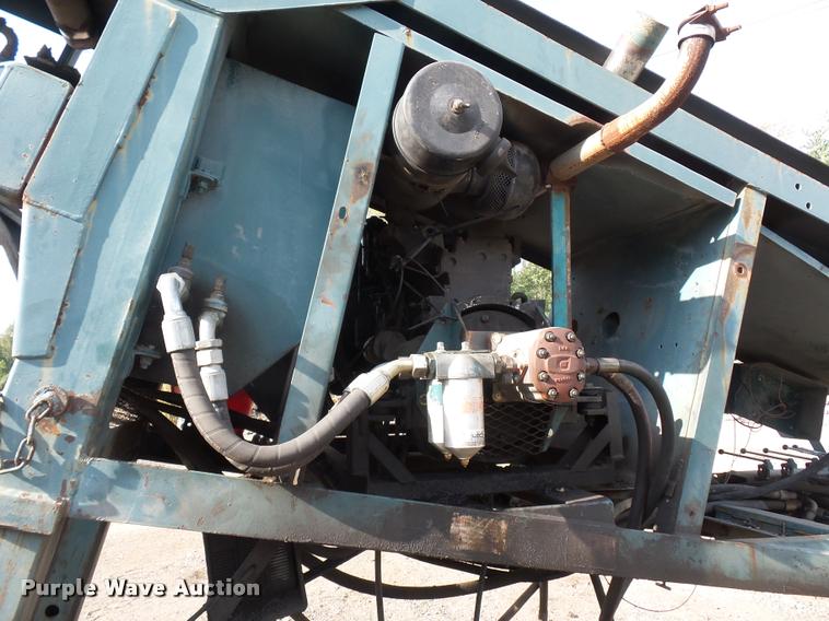 image for item L4340 Power Screen rock screen with hydraulic conveyor