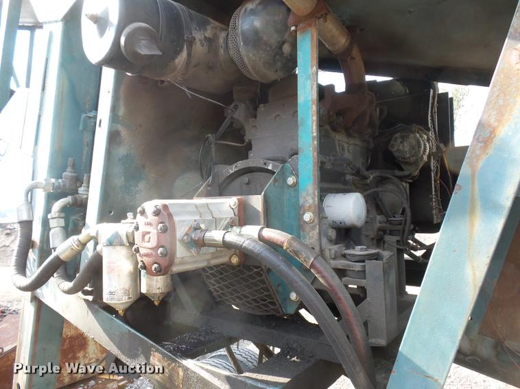 image for item L4340 Power Screen rock screen with hydraulic conveyor