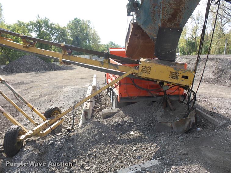 image for item L4340 Power Screen rock screen with hydraulic conveyor