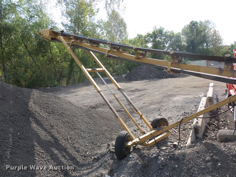 image for item L4340 Power Screen rock screen with hydraulic conveyor