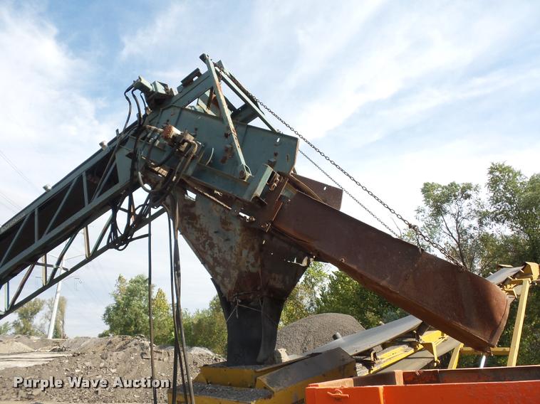 image for item L4340 Power Screen rock screen with hydraulic conveyor