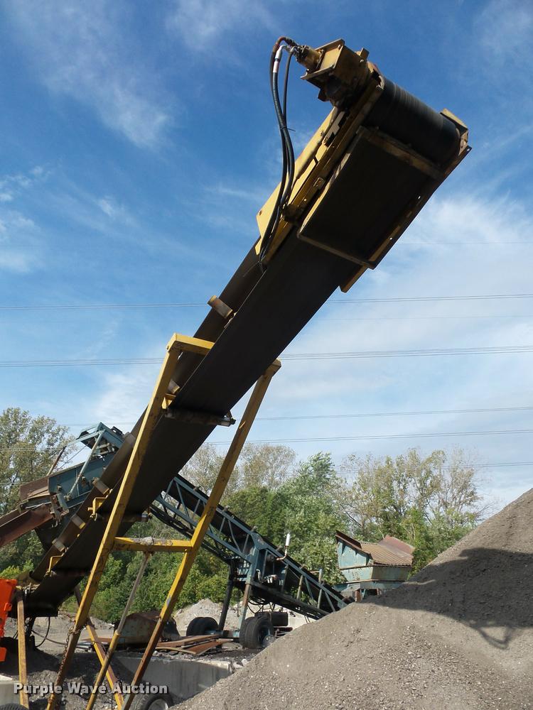 image for item L4340 Power Screen rock screen with hydraulic conveyor