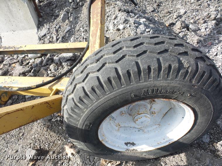 image for item L4340 Power Screen rock screen with hydraulic conveyor