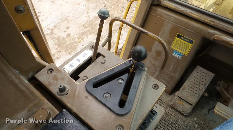 image for item DA2920 1989 Caterpillar 963 track loader