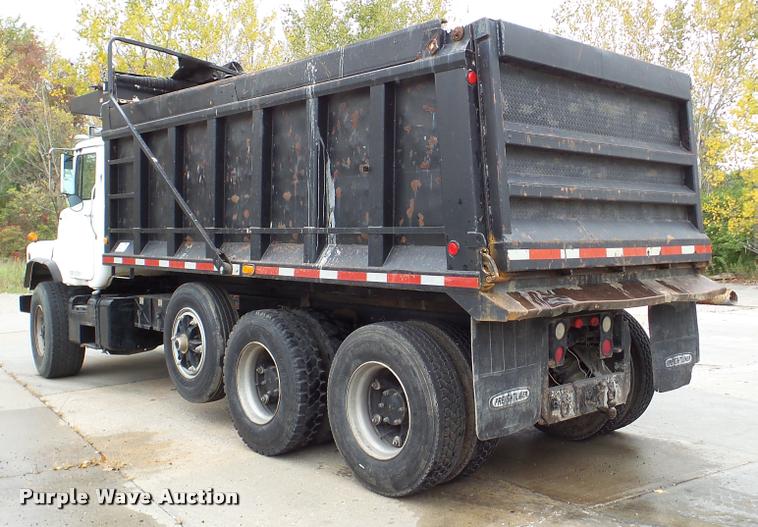 image for item DA2921 1999 Mack DM690S dump truck