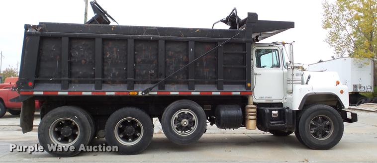 image for item DA2921 1999 Mack DM690S dump truck