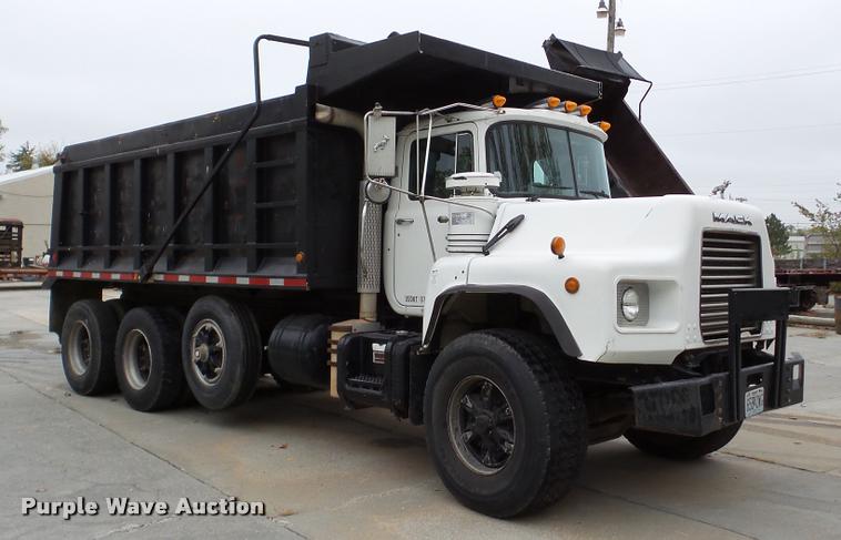 image for item DA2921 1999 Mack DM690S dump truck