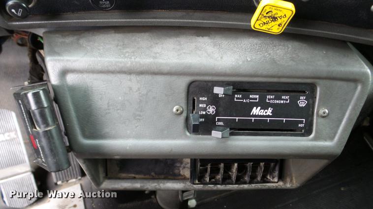 image for item DA2921 1999 Mack DM690S dump truck