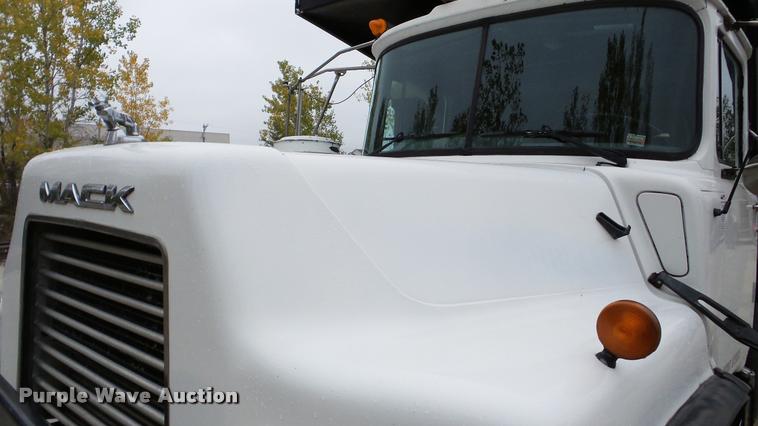 image for item DA2921 1999 Mack DM690S dump truck