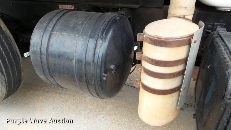 image for item DA2921 1999 Mack DM690S dump truck