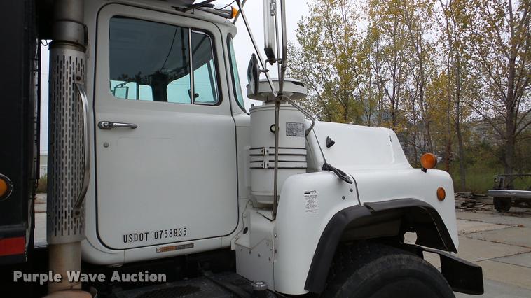 image for item DA2921 1999 Mack DM690S dump truck
