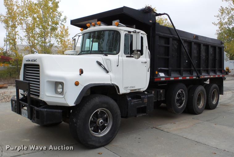 image for item DA2922 1999 Mack DM690S dump truck