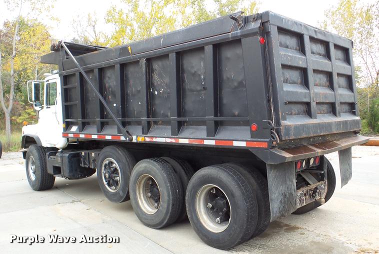 image for item DA2922 1999 Mack DM690S dump truck
