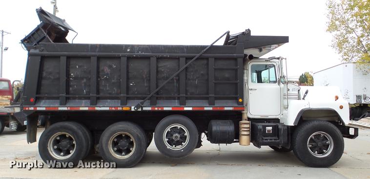 image for item DA2922 1999 Mack DM690S dump truck