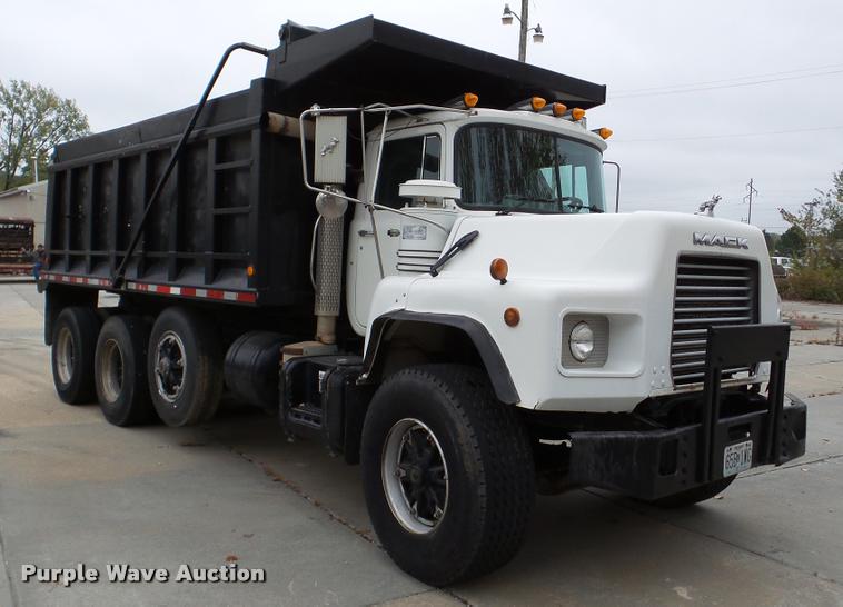image for item DA2922 1999 Mack DM690S dump truck