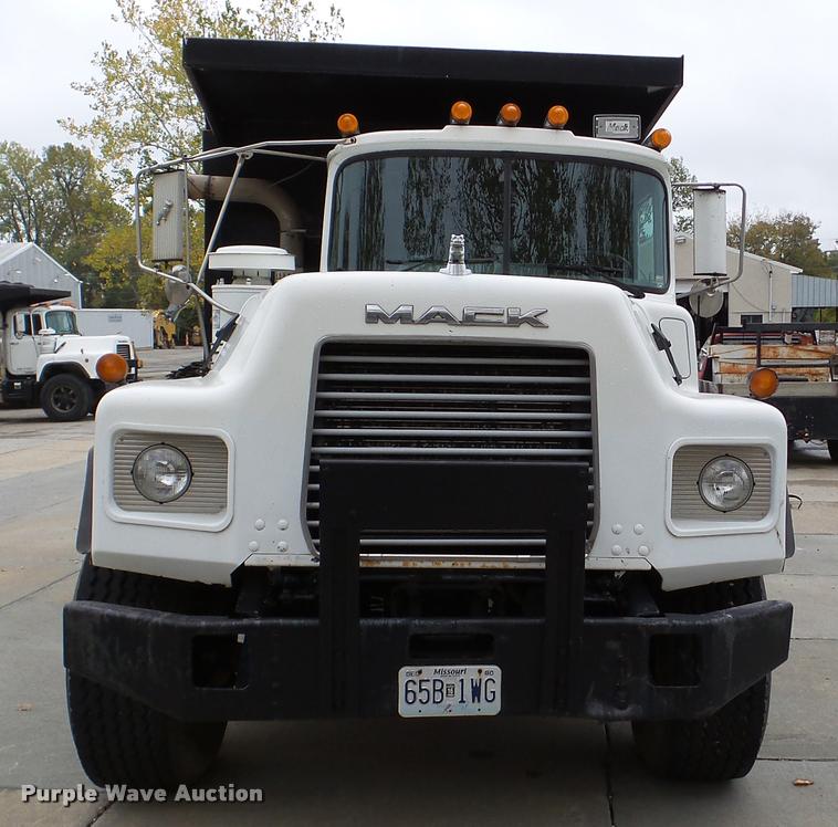 image for item DA2922 1999 Mack DM690S dump truck