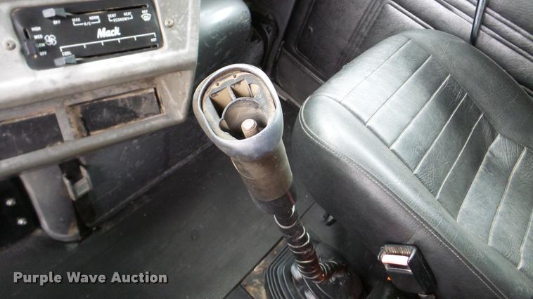 image for item DA2922 1999 Mack DM690S dump truck