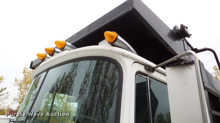 image for item DA2922 1999 Mack DM690S dump truck