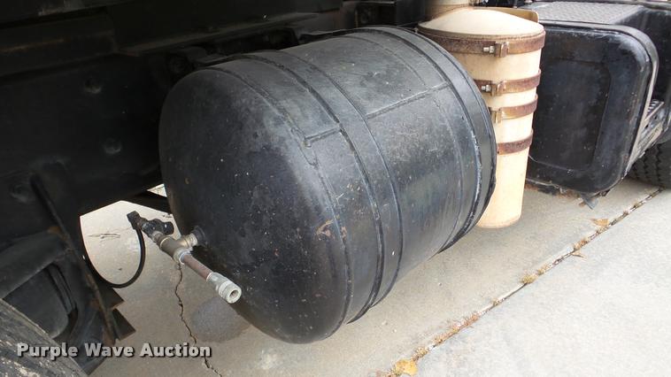 image for item DA2922 1999 Mack DM690S dump truck