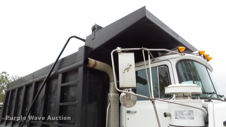 image for item DA2922 1999 Mack DM690S dump truck
