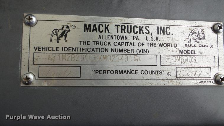 image for item DA2922 1999 Mack DM690S dump truck