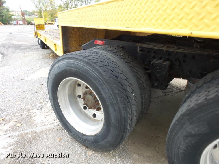 image for item DA2923 1998 Volvo VN semi truck