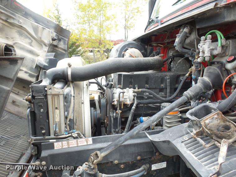 image for item DA2923 1998 Volvo VN semi truck