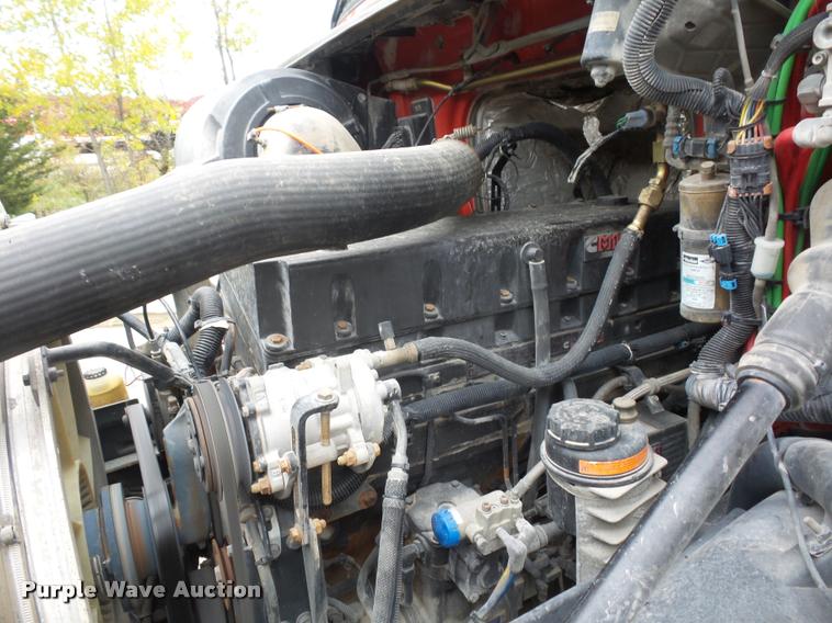 image for item DA2923 1998 Volvo VN semi truck