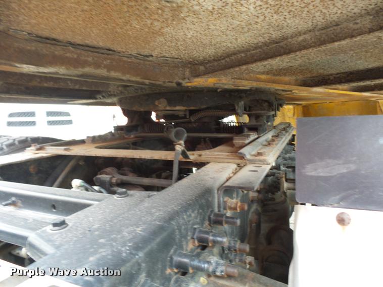 image for item DA2923 1998 Volvo VN semi truck