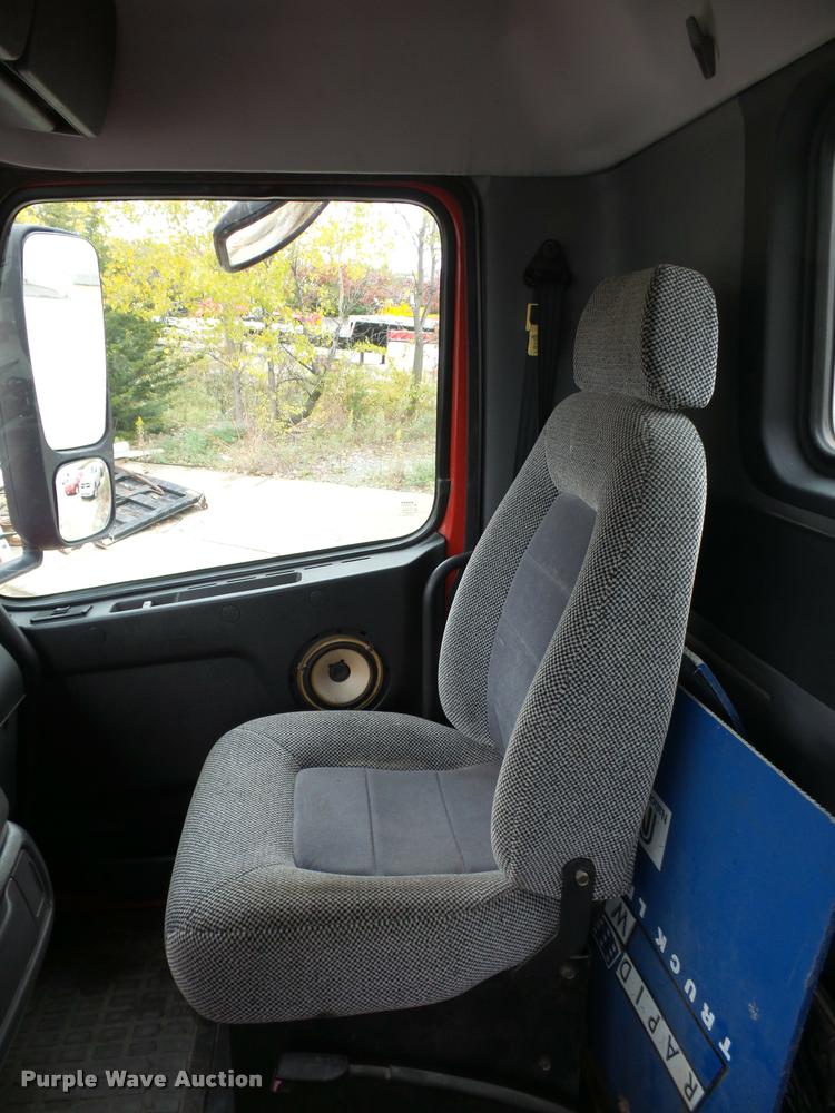 image for item DA2923 1998 Volvo VN semi truck