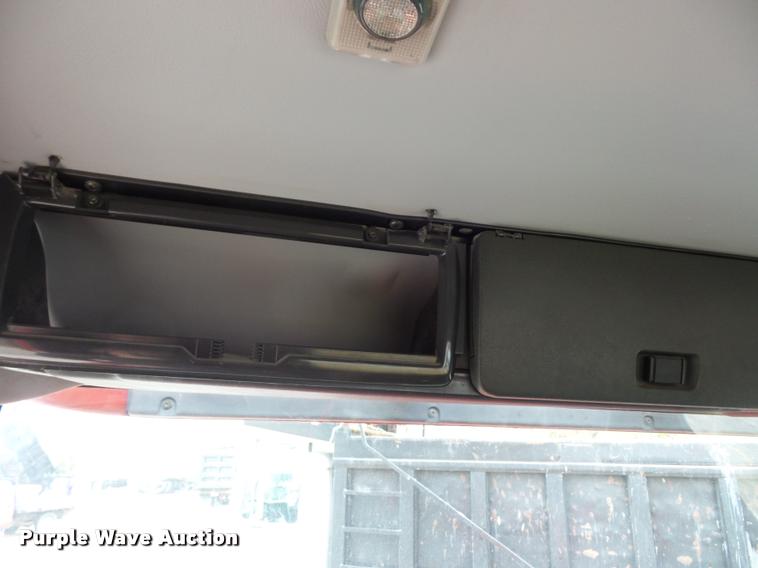 image for item DA2923 1998 Volvo VN semi truck