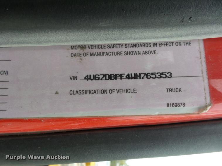 image for item DA2923 1998 Volvo VN semi truck