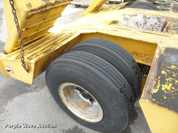 image for item DA2924 1971 Hyster C25TH equipment trailer