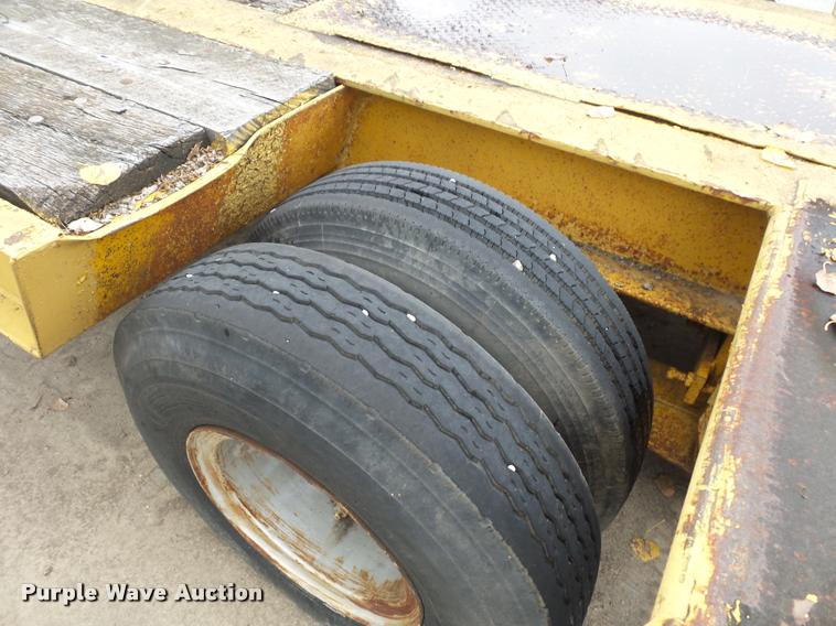 image for item DA2924 1971 Hyster C25TH equipment trailer