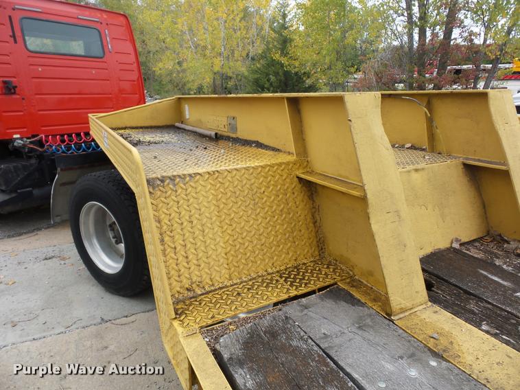 image for item DA2924 1971 Hyster C25TH equipment trailer