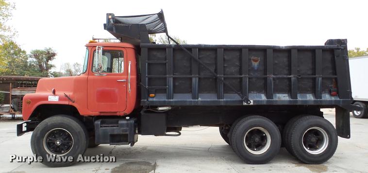 image for item DA2926 1984 Mack DM685S dump truck