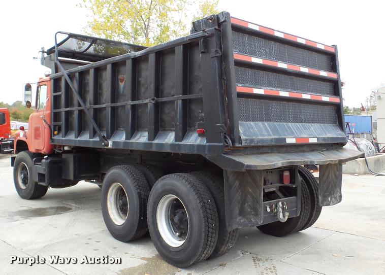 image for item DA2926 1984 Mack DM685S dump truck