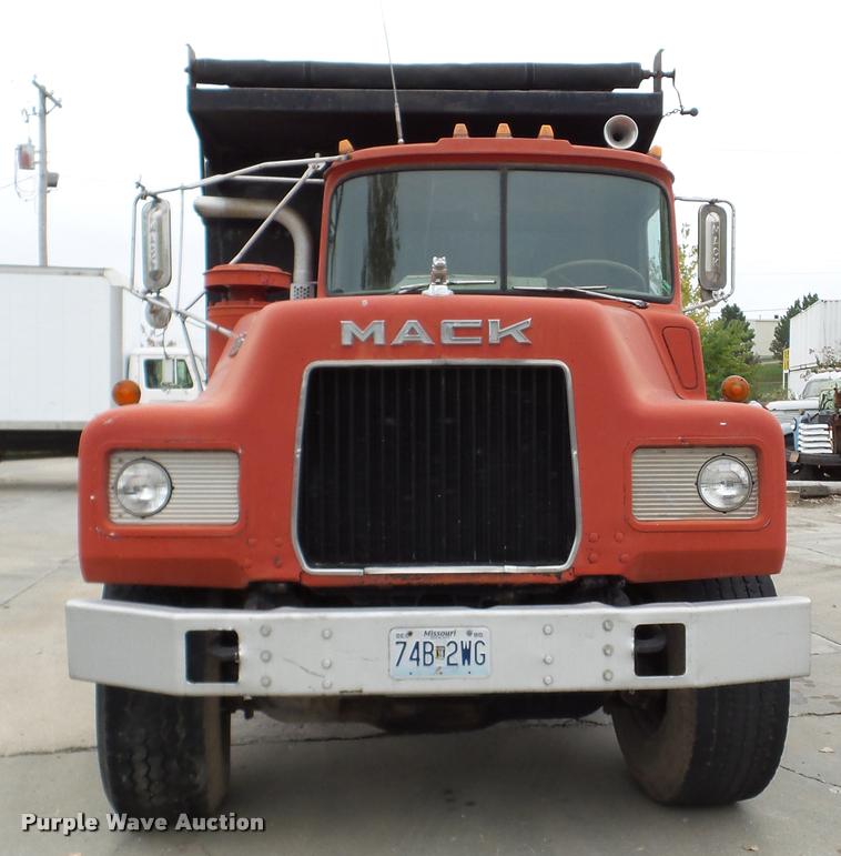 image for item DA2926 1984 Mack DM685S dump truck